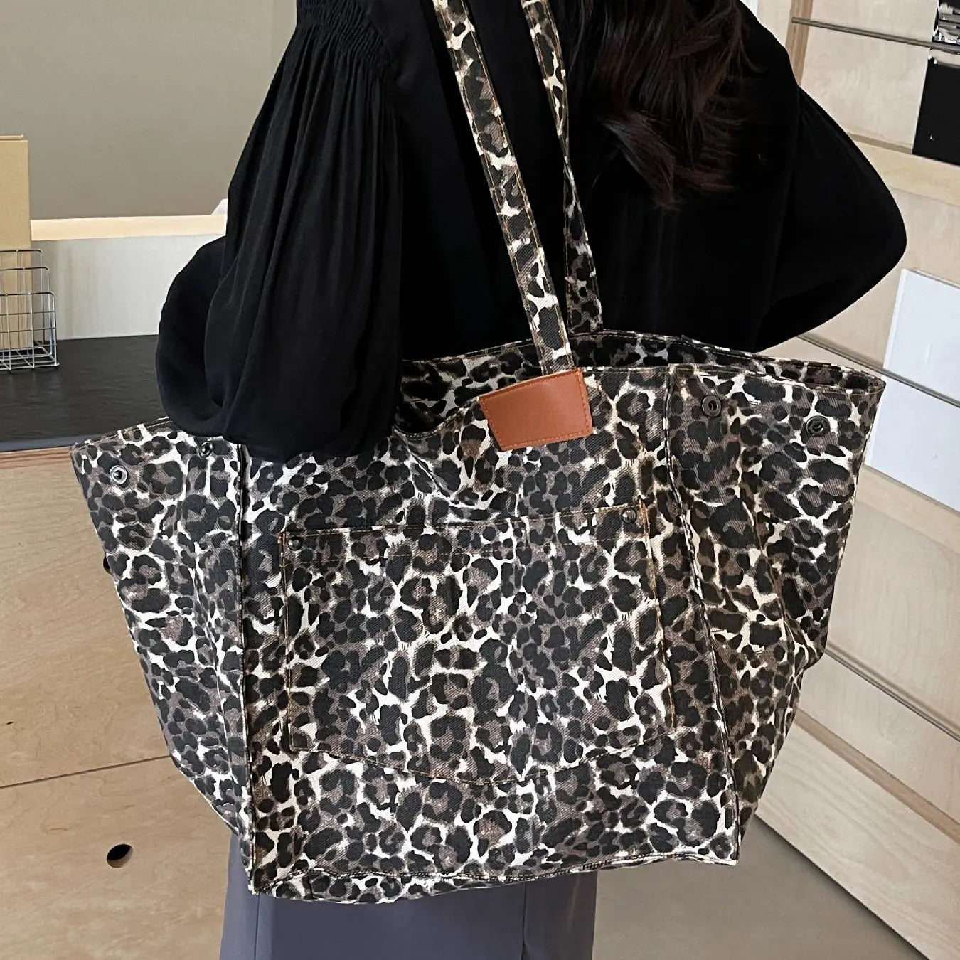 Summer 2024 Women'S Fashion Leopard Pattern Canvas Everyday Tote Bag, Summer Large Capacity Shoulder Bag for Daily Used, Casual Trendy Versatile High-Quality Daily Commuting Bag