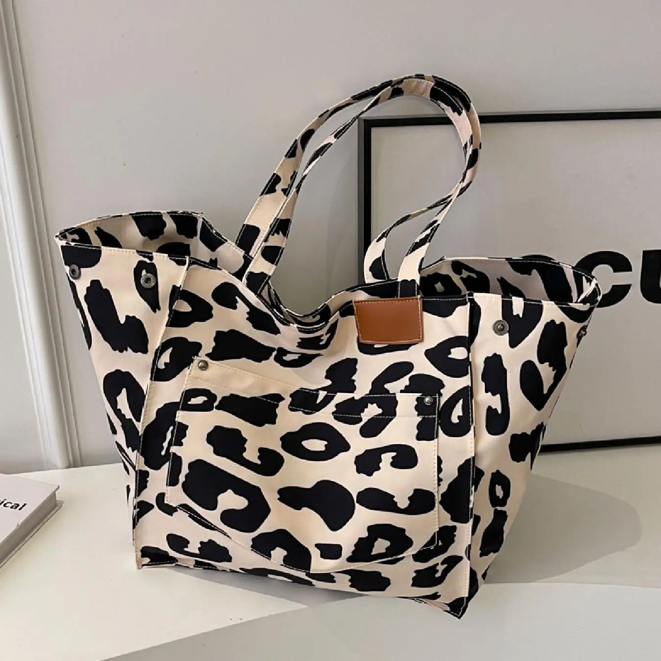 Summer 2024 Women'S Fashion Leopard Pattern Canvas Everyday Tote Bag, Summer Large Capacity Shoulder Bag for Daily Used, Casual Trendy Versatile High-Quality Daily Commuting Bag