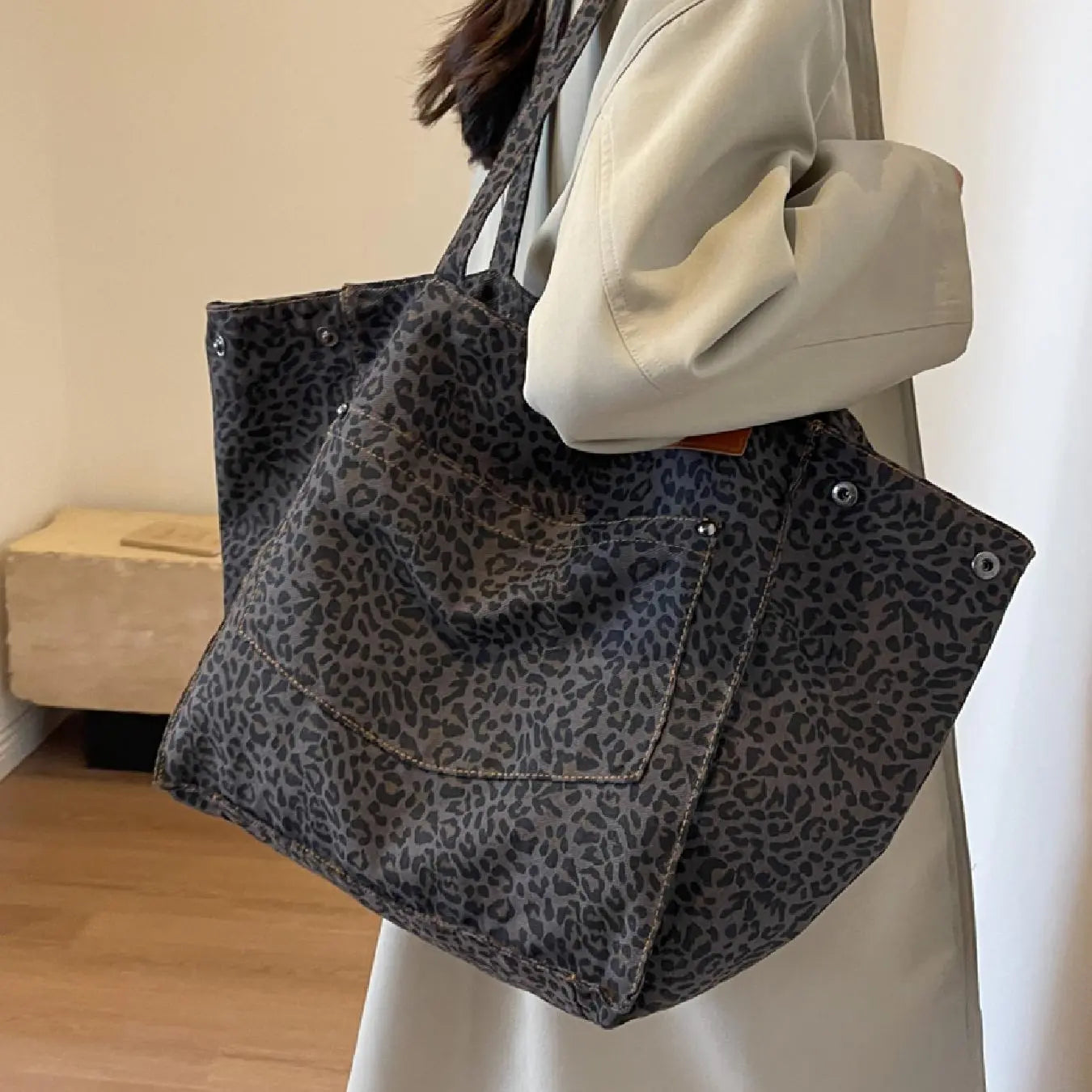 Summer 2024 Women'S Fashion Leopard Pattern Canvas Everyday Tote Bag, Summer Large Capacity Shoulder Bag for Daily Used, Casual Trendy Versatile High-Quality Daily Commuting Bag